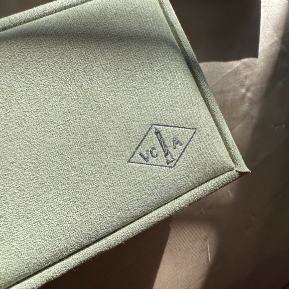 COPY - Van Cleef Mother of Pearl Vintage Alhambra 18K Gold Bracelet 5 Motifs - Picture 2 of 9